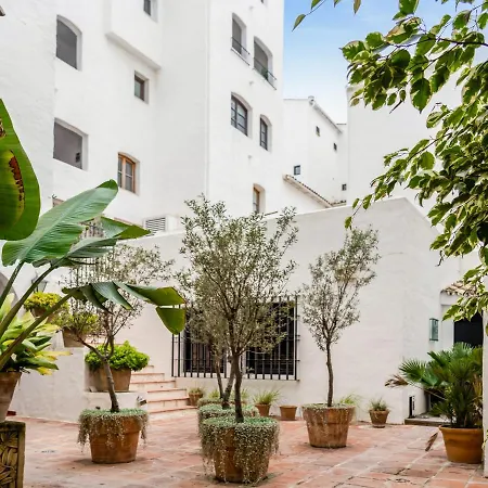 Sanders Sol 2 - Modern Two-bedroom In The Heart Of Puerto Banus Nightlife Apartment