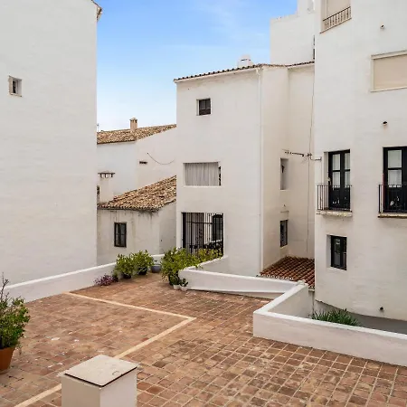 Sanders Sol 2 - Modern Two-bedroom In The Heart Of Puerto Banus Nightlife Apartment Marbella