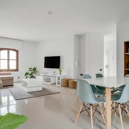 Sanders Sol 2 - Modern Two-bedroom In The Heart Of Puerto Banus Nightlife * Marbella