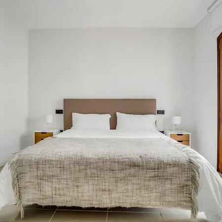 Sanders Sol 2 - Modern Two-bedroom In The Heart Of Puerto Banus Nightlife * Marbella