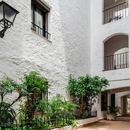 Apartment Sanders Sol 2 - Modern Two-bedroom In The Heart Of Puerto Banus Nightlife *